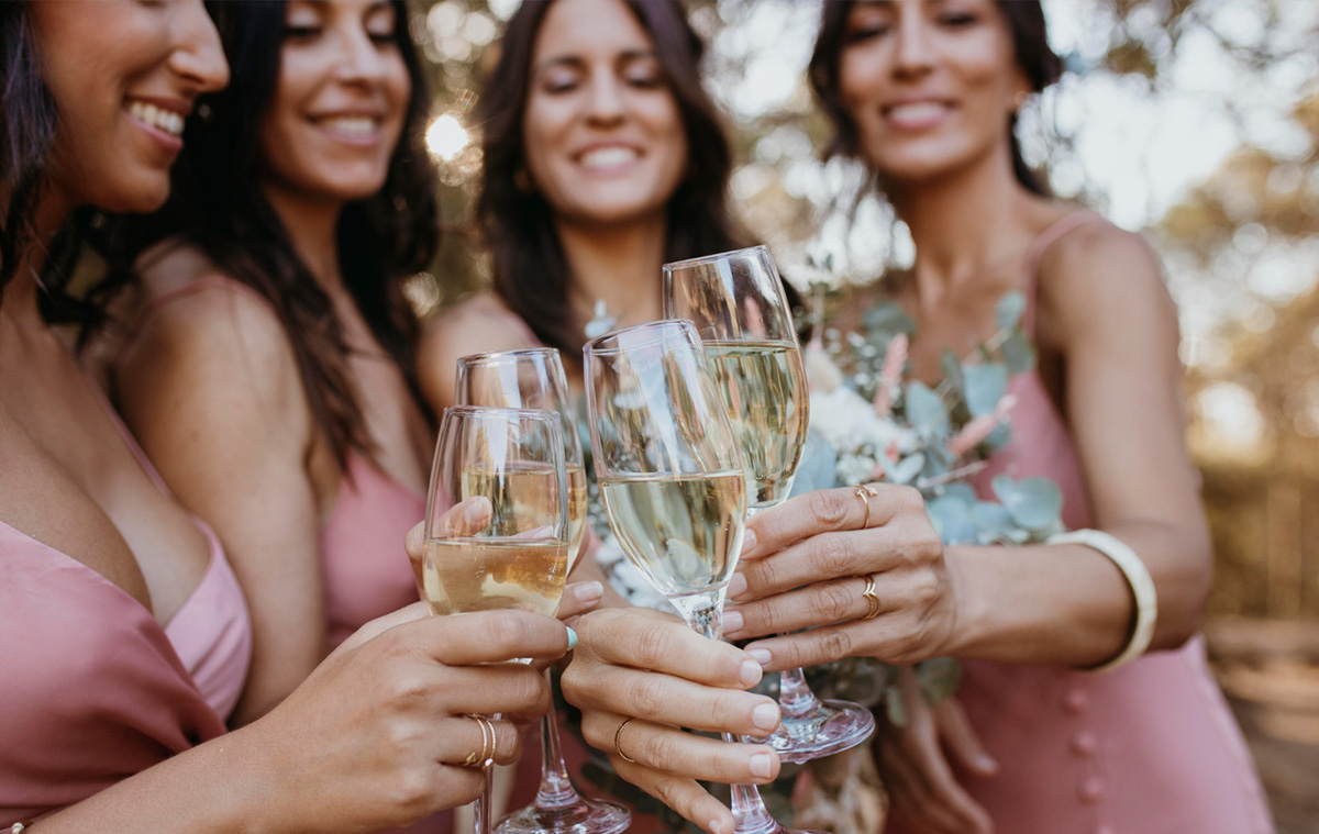 Neil's Wheels Tameside - Minibus Hhire For Special Occasions